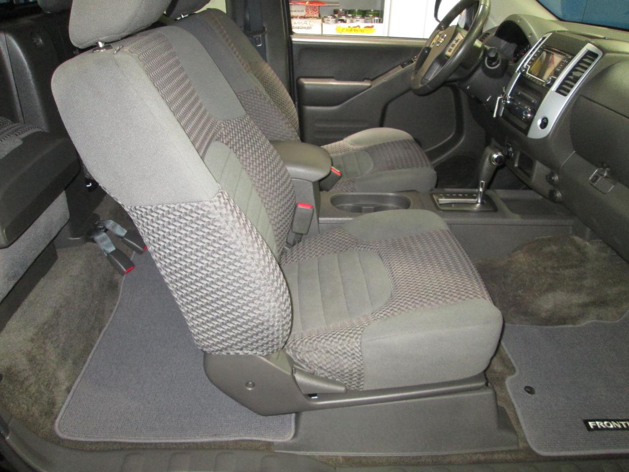 Nissan Frontier  2015