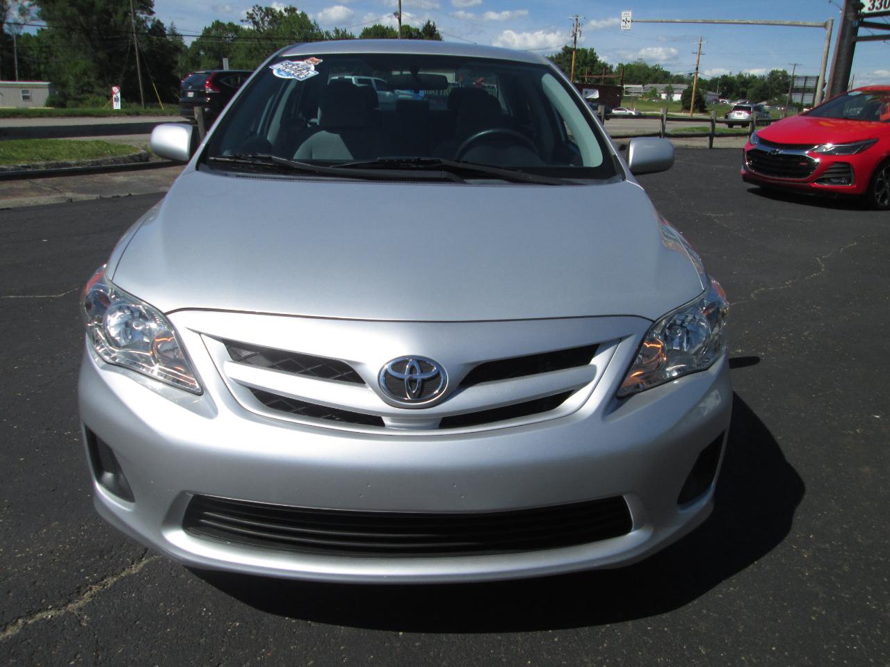 Toyota Corolla LE 4-Speed AT 2011