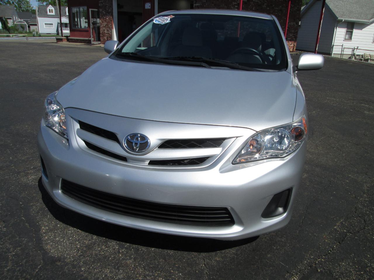 Toyota Corolla LE 4-Speed AT 2011