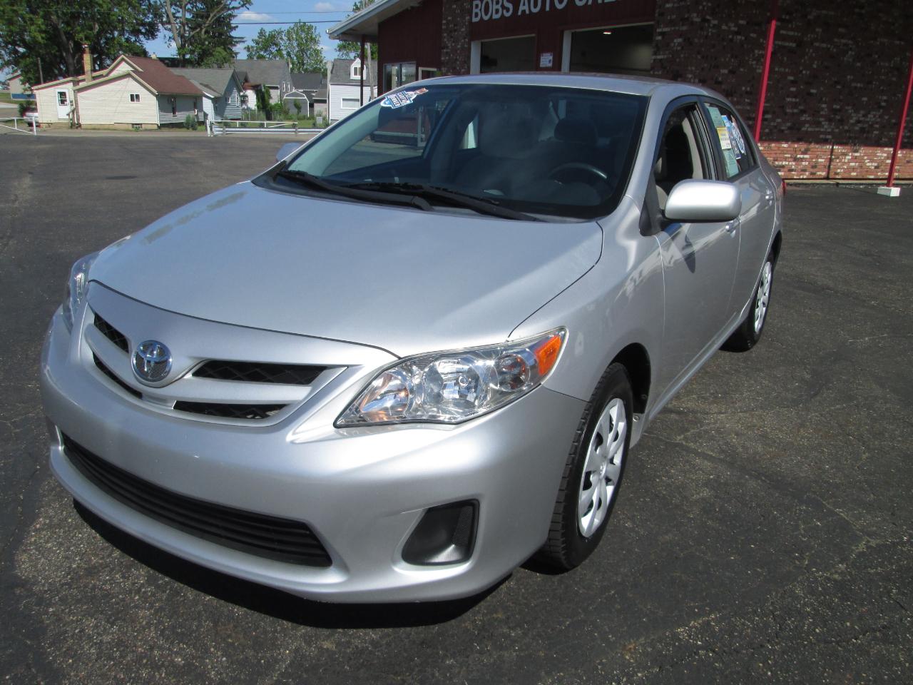 Toyota Corolla LE 4-Speed AT 2011