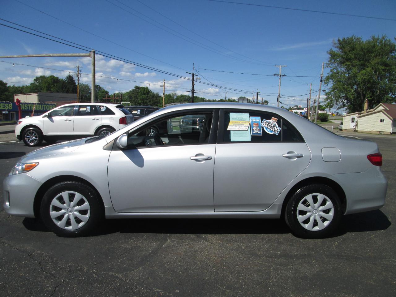 Toyota Corolla LE 4-Speed AT 2011