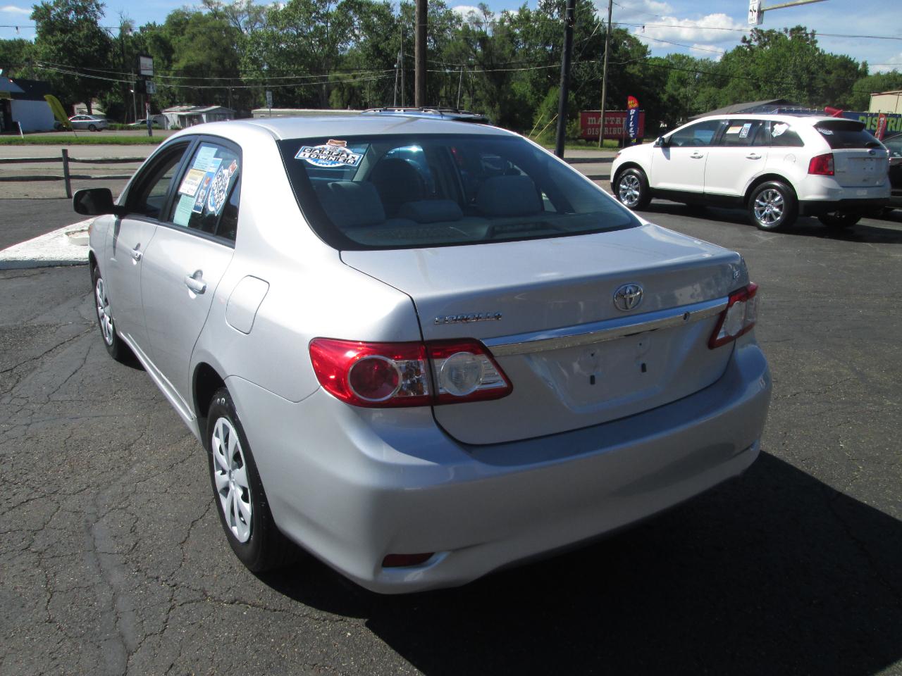 Toyota Corolla LE 4-Speed AT 2011