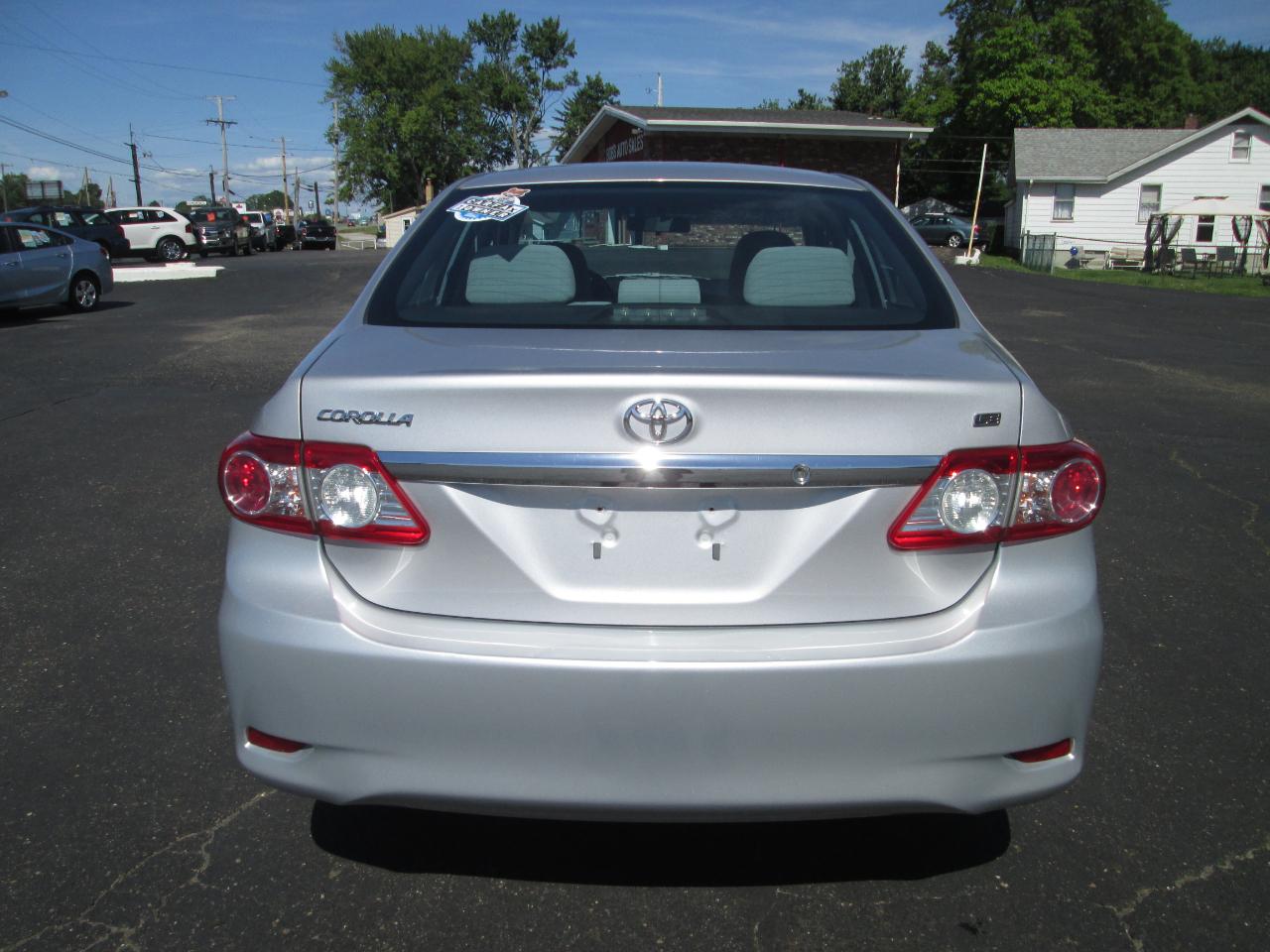Toyota Corolla LE 4-Speed AT 2011