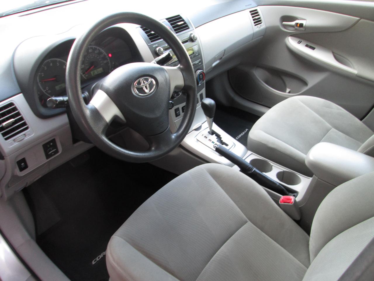Toyota Corolla LE 4-Speed AT 2011