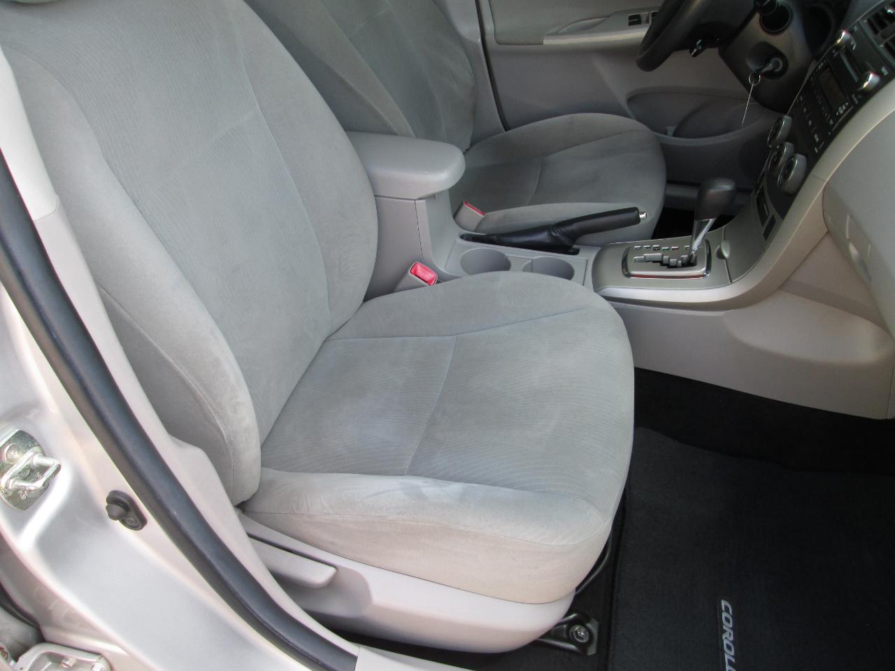 Toyota Corolla LE 4-Speed AT 2011