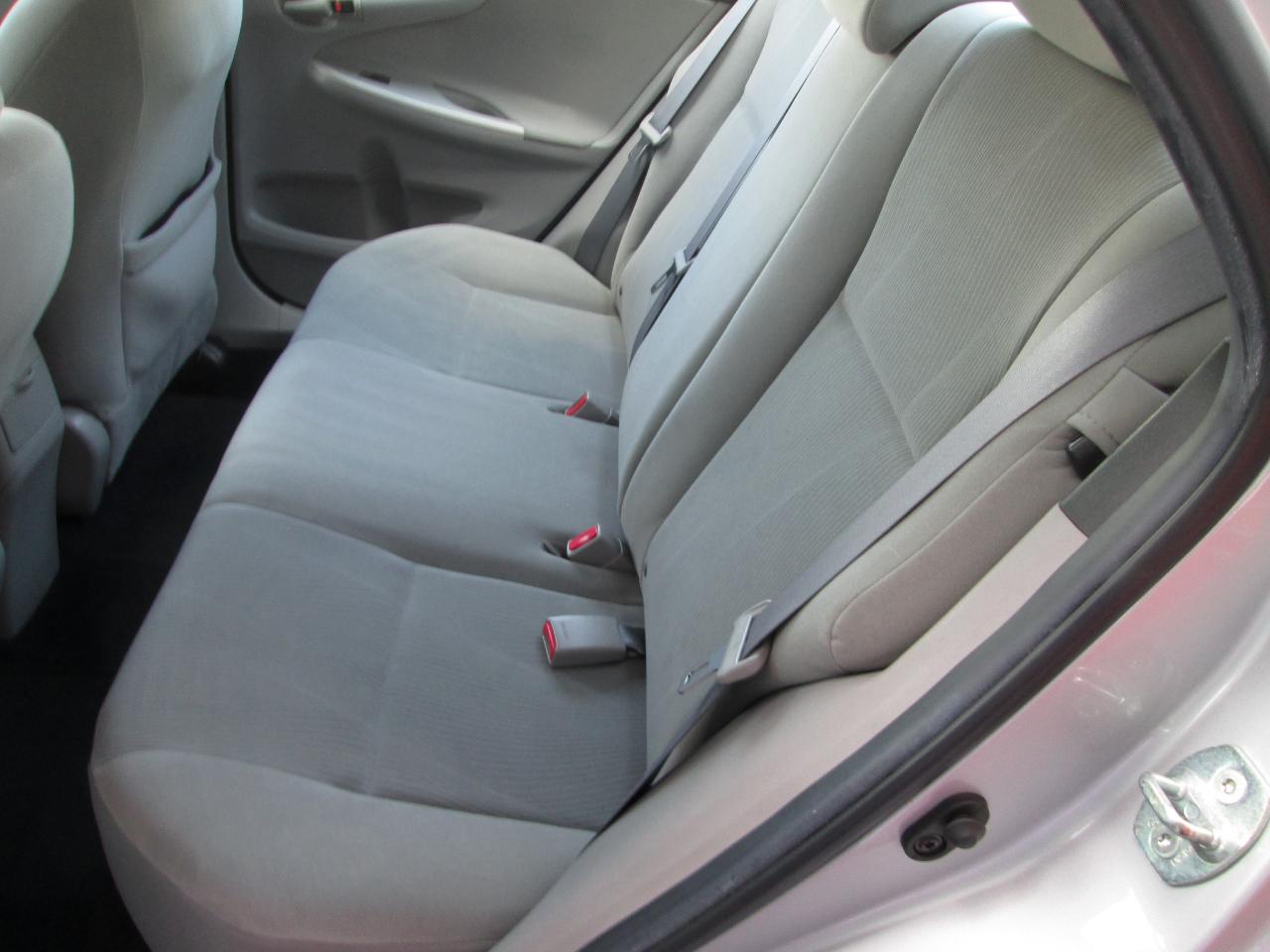 Toyota Corolla LE 4-Speed AT 2011