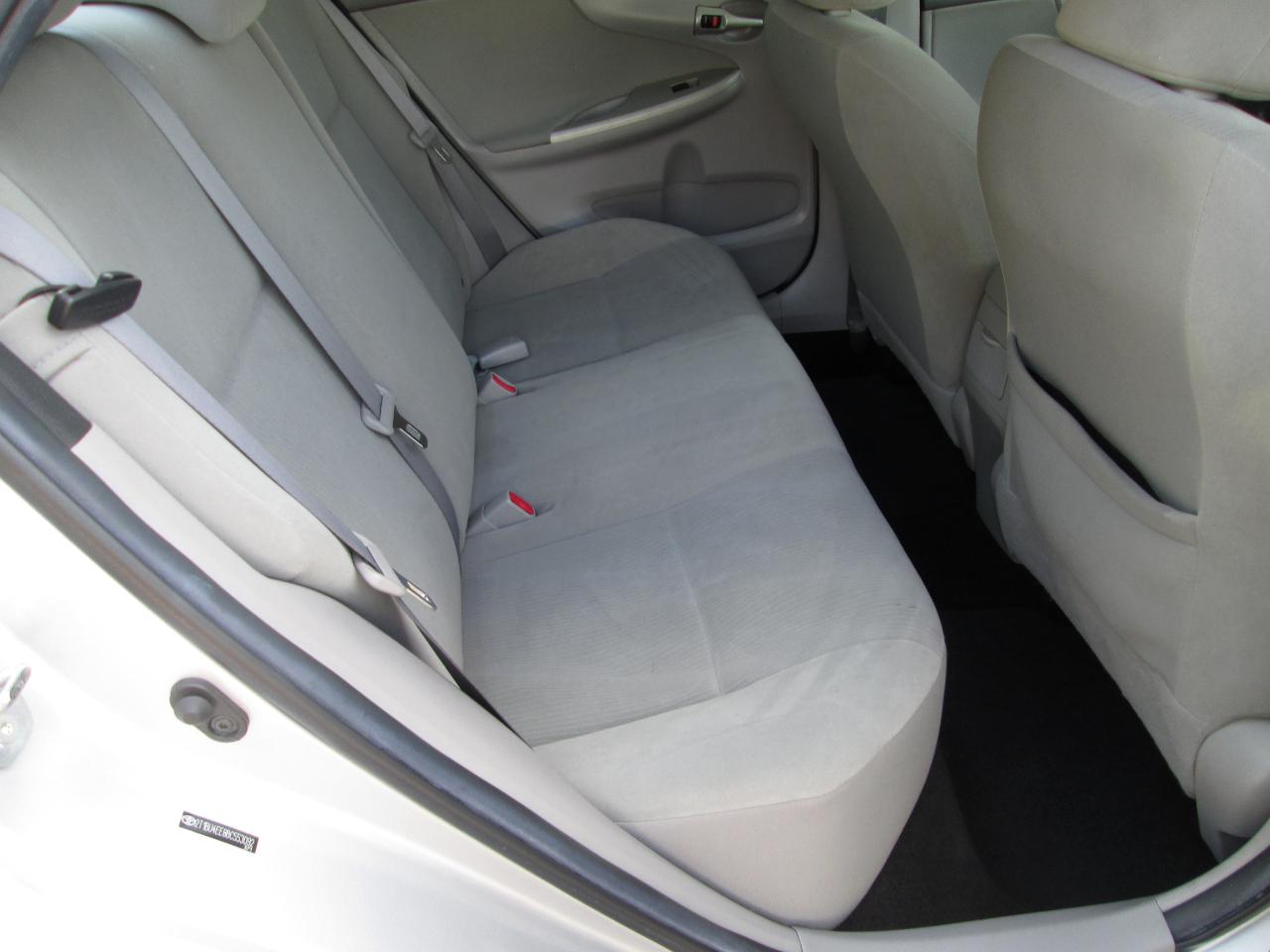 Toyota Corolla LE 4-Speed AT 2011