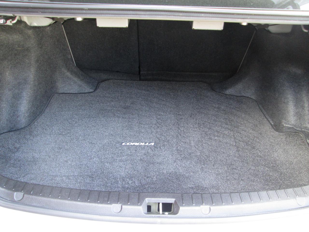 Toyota Corolla LE 4-Speed AT 2011