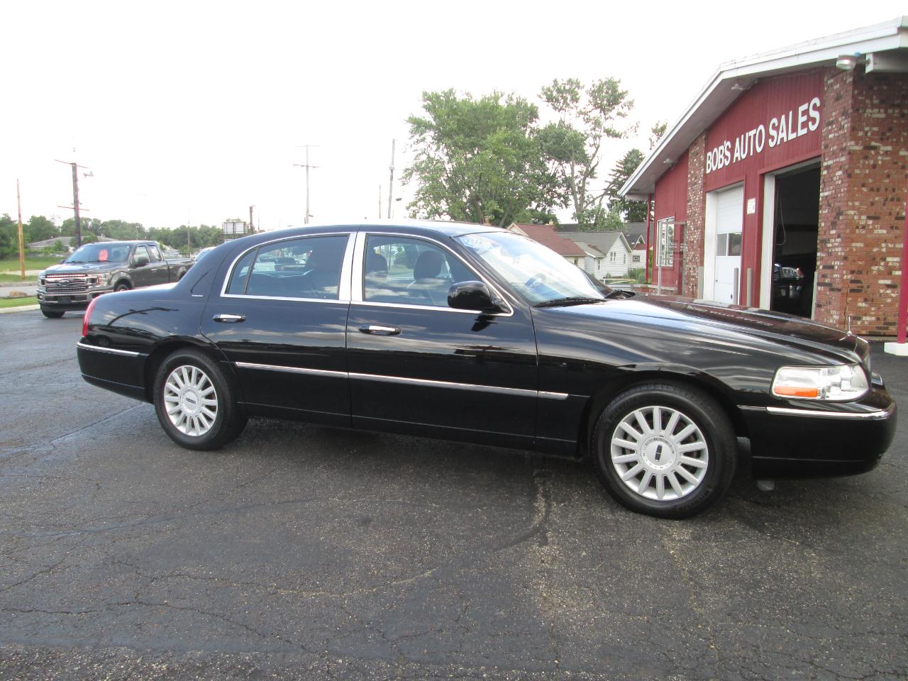 2005 Lincoln Town Car Signature