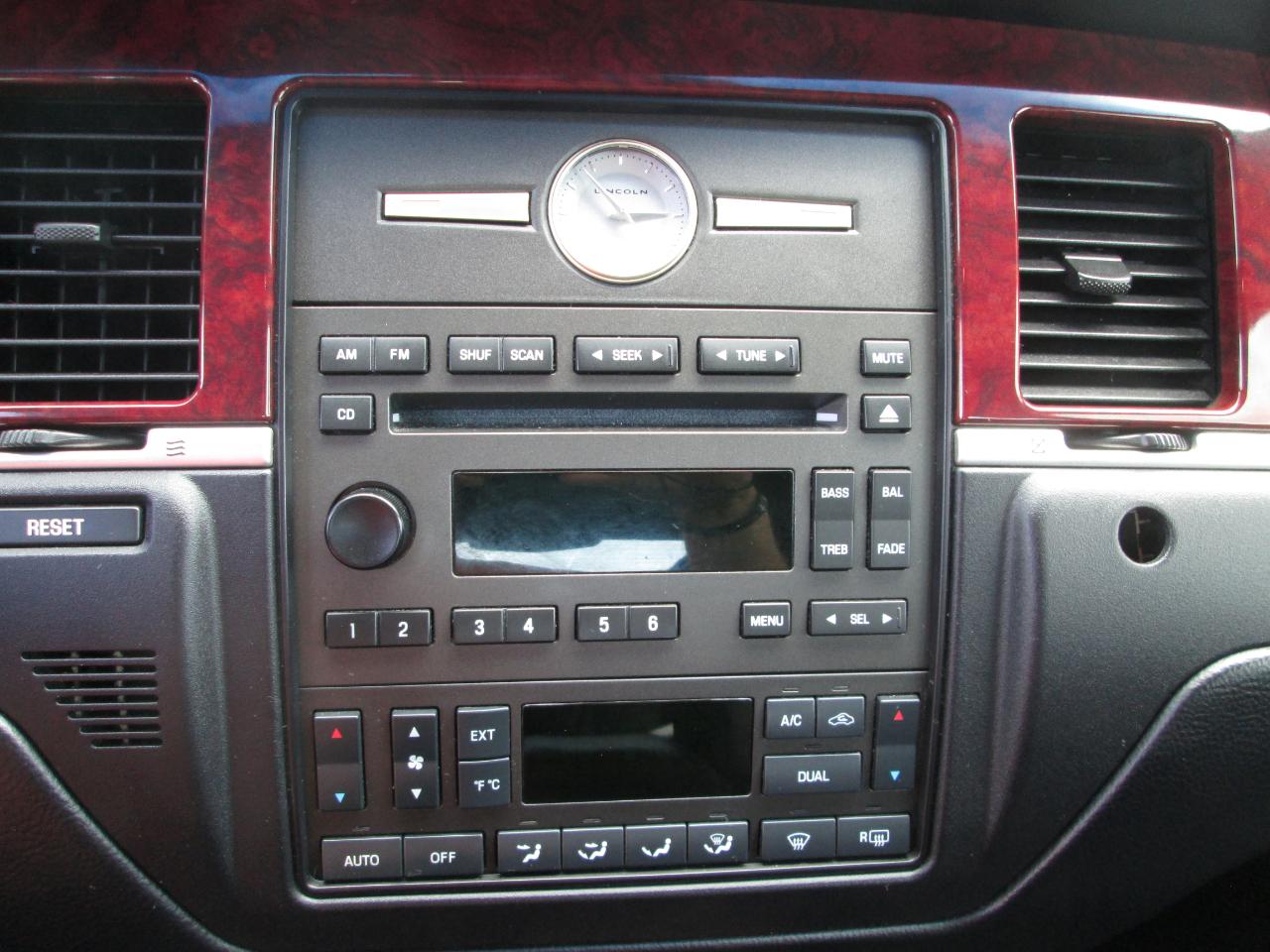 Lincoln Town Car Signature 2005