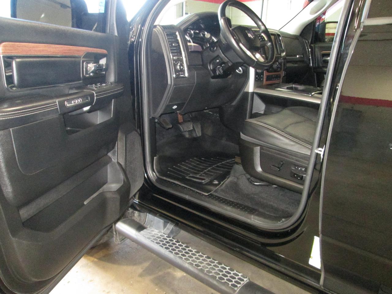 RAM 1500 Laramie Crew Cab SWB 4WD 2013