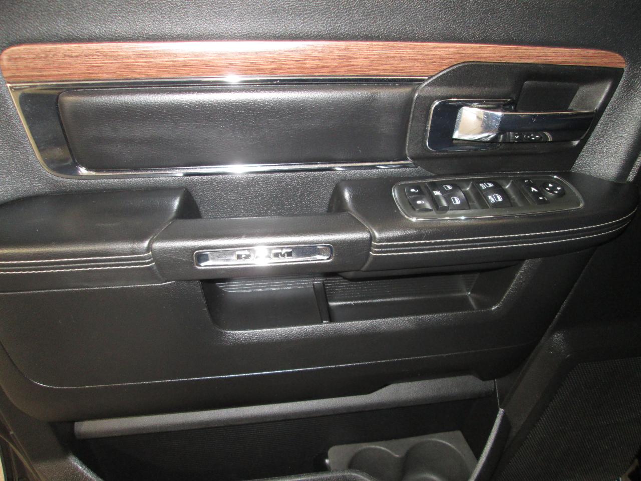 RAM 1500 Laramie Crew Cab SWB 4WD 2013
