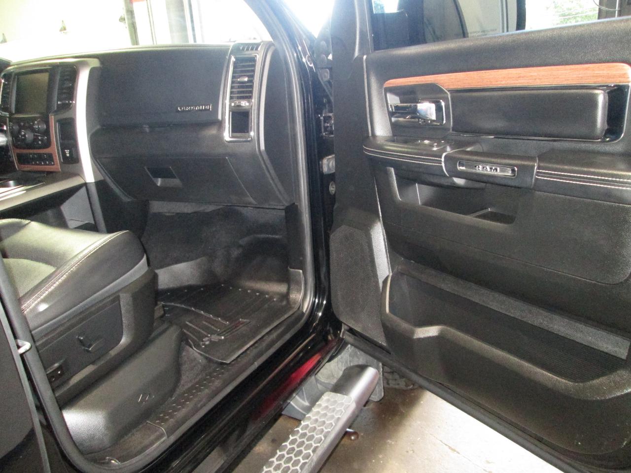 RAM 1500 Laramie Crew Cab SWB 4WD 2013