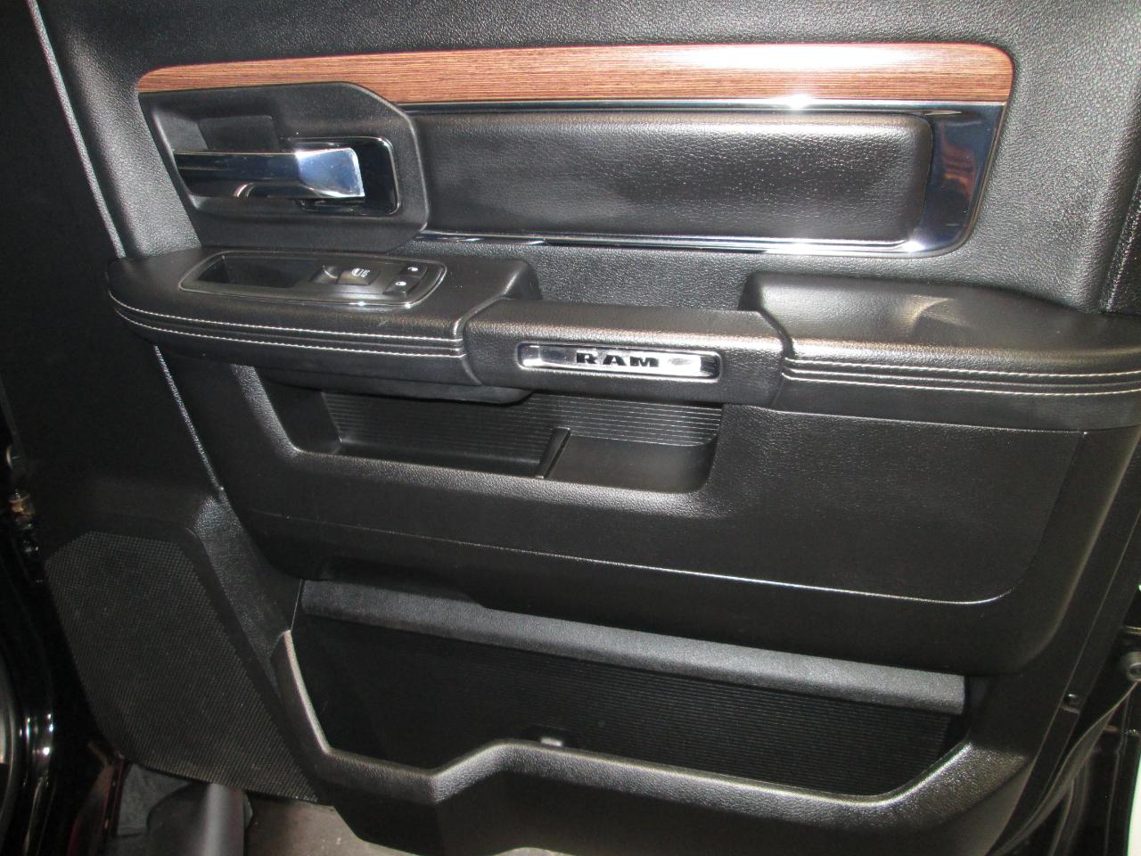 RAM 1500 Laramie Crew Cab SWB 4WD 2013