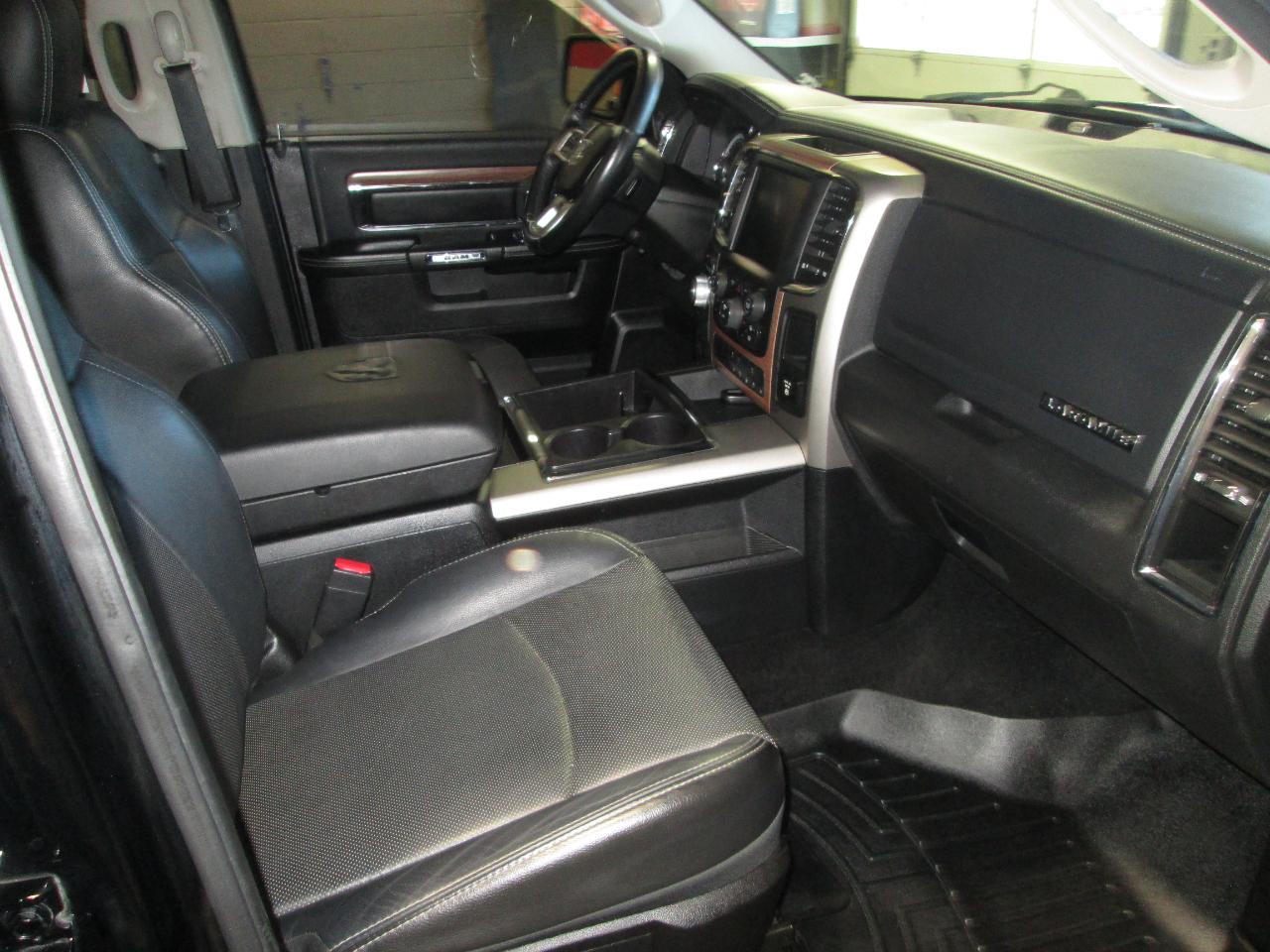 RAM 1500 Laramie Crew Cab SWB 4WD 2013