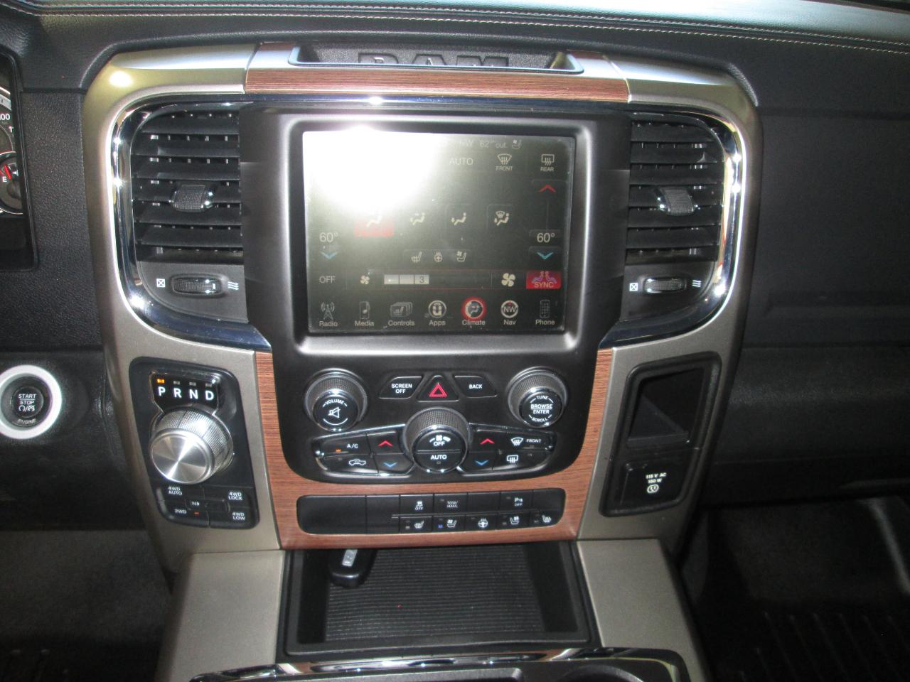 RAM 1500 Laramie Crew Cab SWB 4WD 2013
