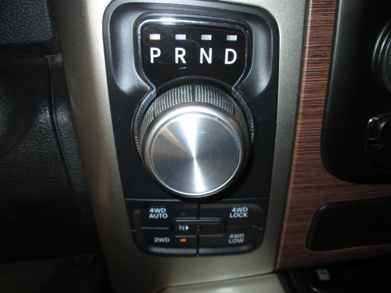 RAM 1500 Laramie Crew Cab SWB 4WD 2013