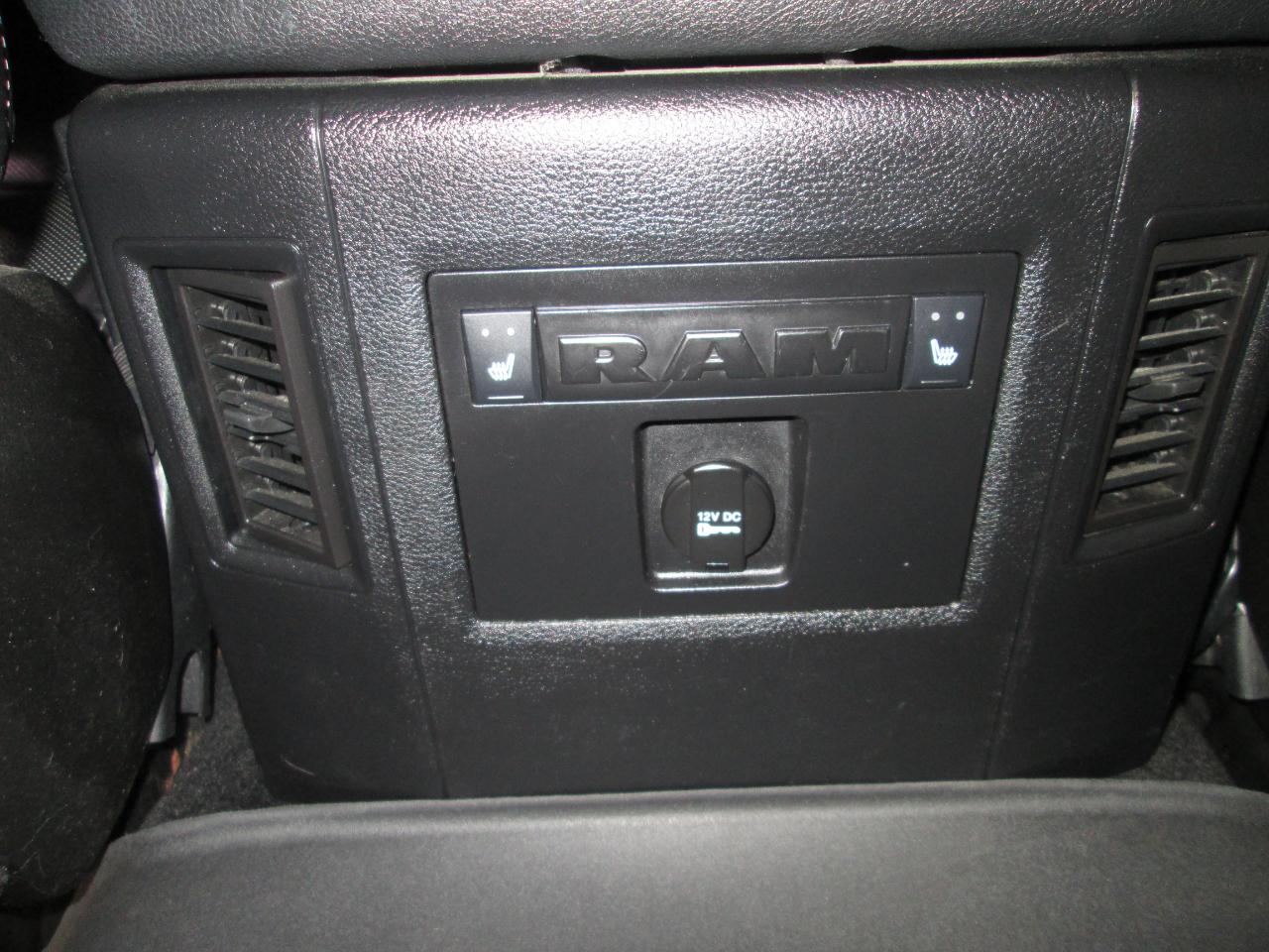 RAM 1500 Laramie Crew Cab SWB 4WD 2013