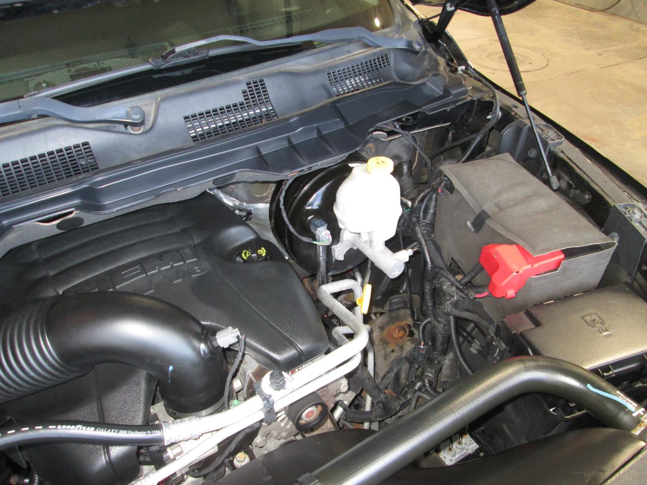 RAM 1500 Laramie Crew Cab SWB 4WD 2013