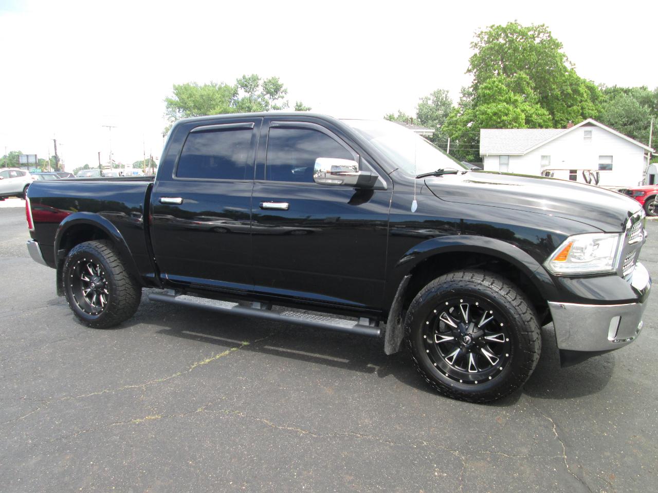RAM 1500 Laramie Crew Cab SWB 4WD 2013