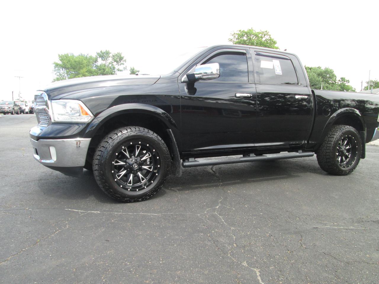 RAM 1500 Laramie Crew Cab SWB 4WD 2013