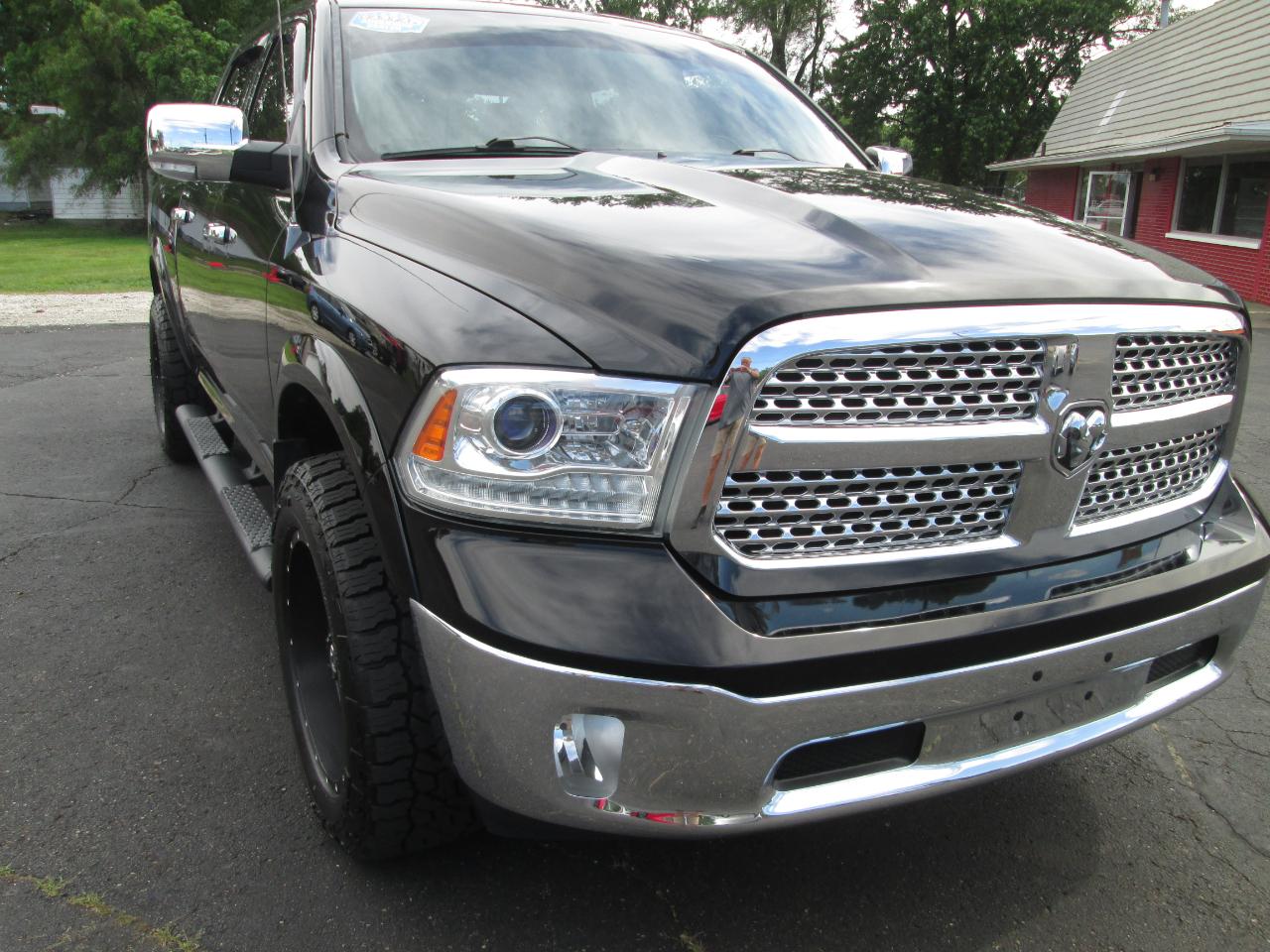 RAM 1500 Laramie Crew Cab SWB 4WD 2013