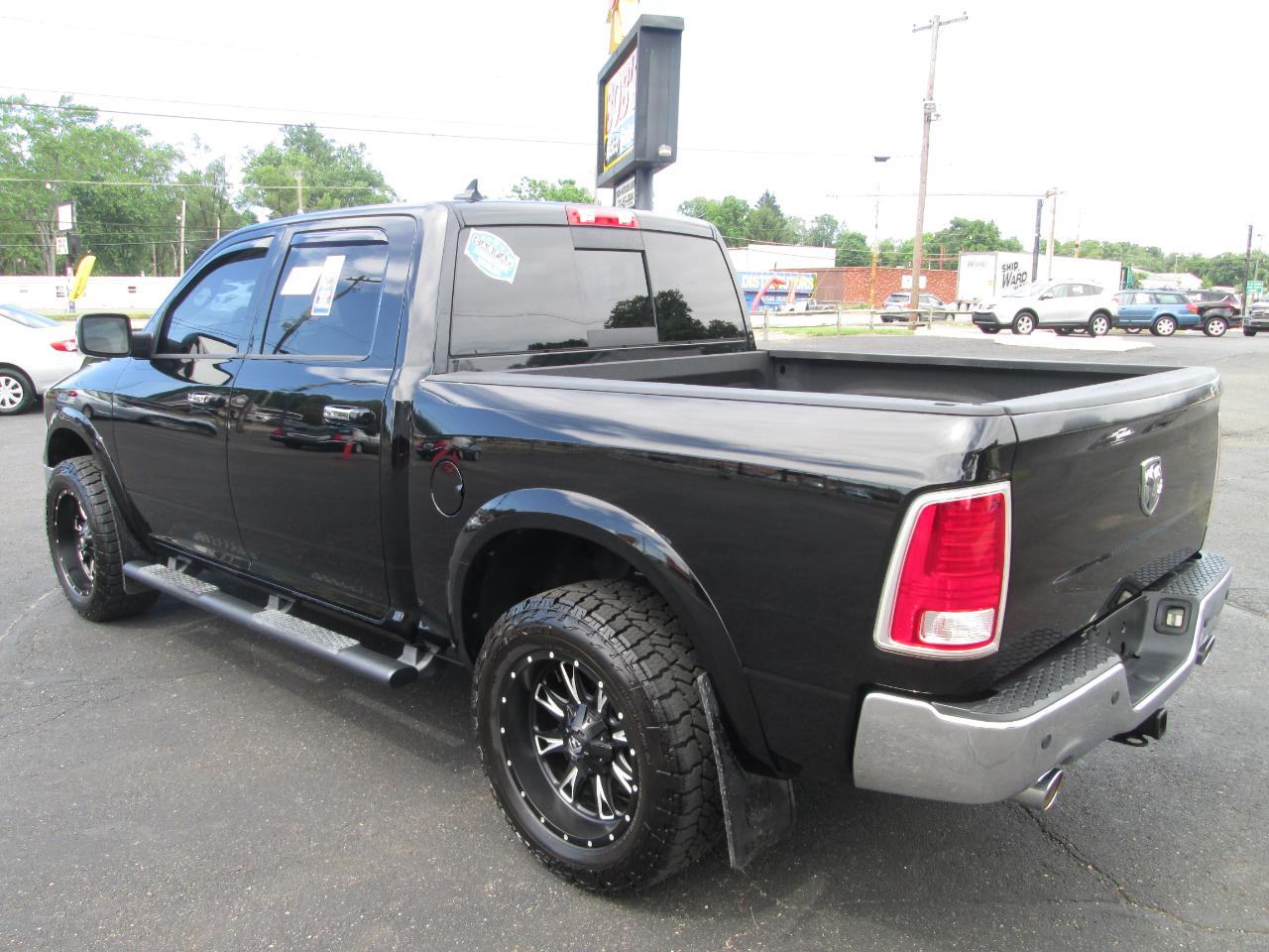RAM 1500 Laramie Crew Cab SWB 4WD 2013