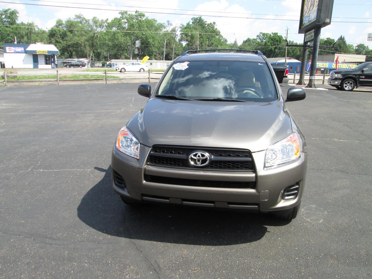 Toyota RAV4 Base I4 4WD with 3rd Row 2009