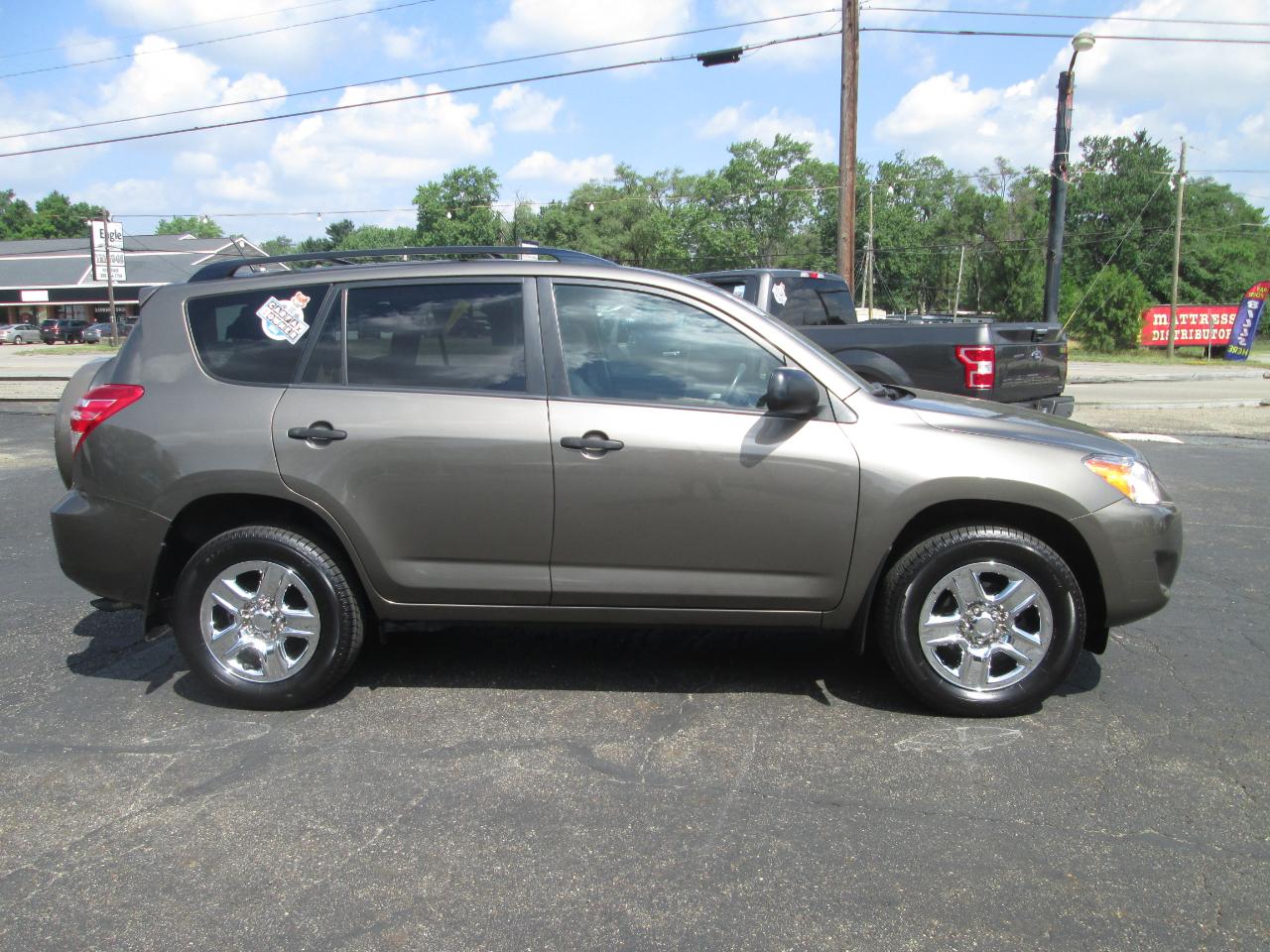 Toyota RAV4 Base I4 4WD with 3rd Row 2009
