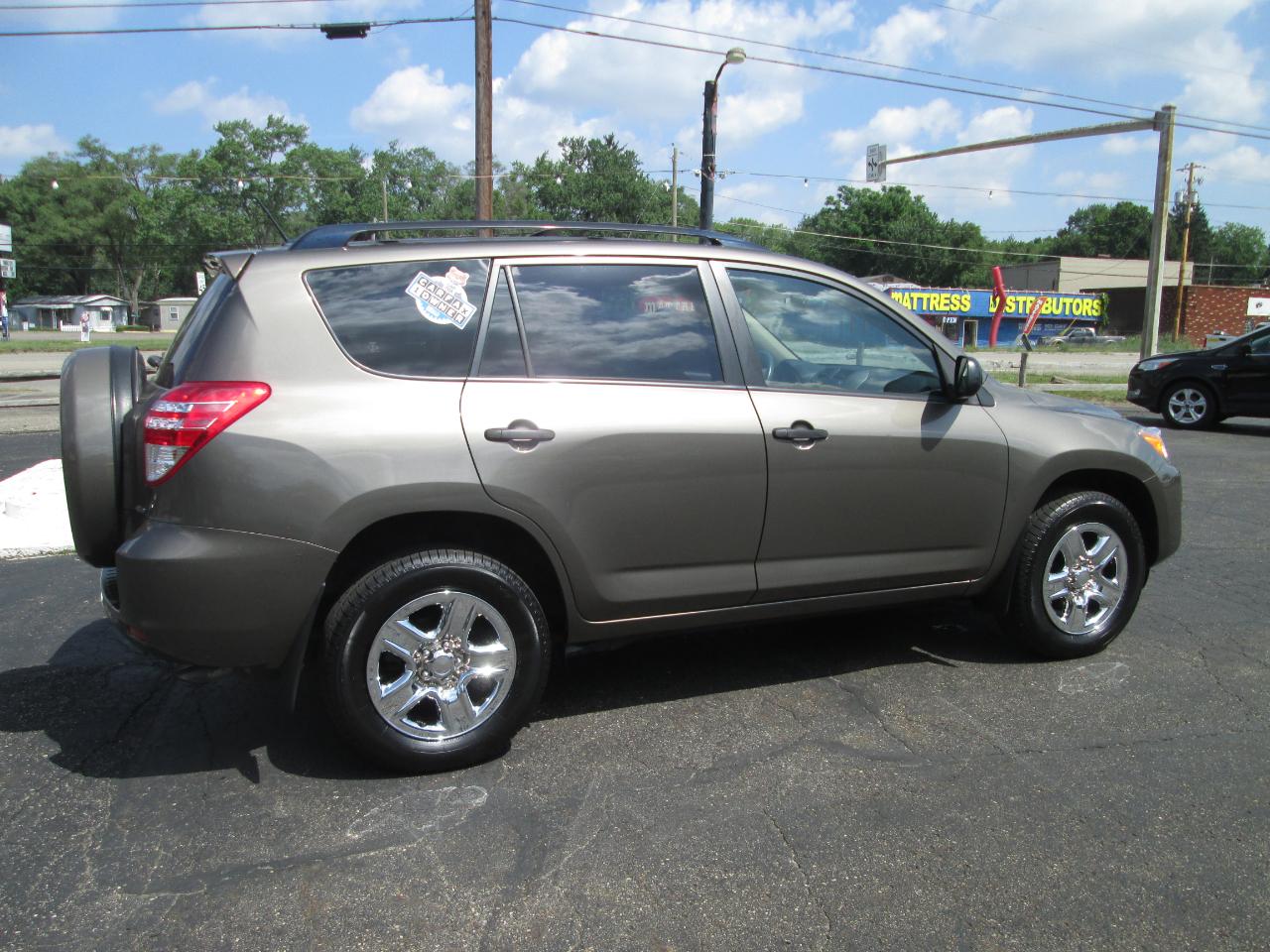 Toyota RAV4 Base I4 4WD with 3rd Row 2009