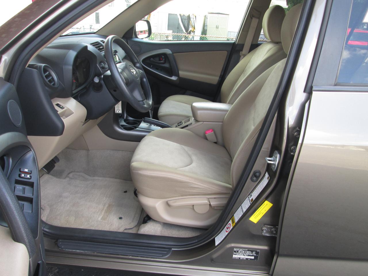 Toyota RAV4 Base I4 4WD with 3rd Row 2009