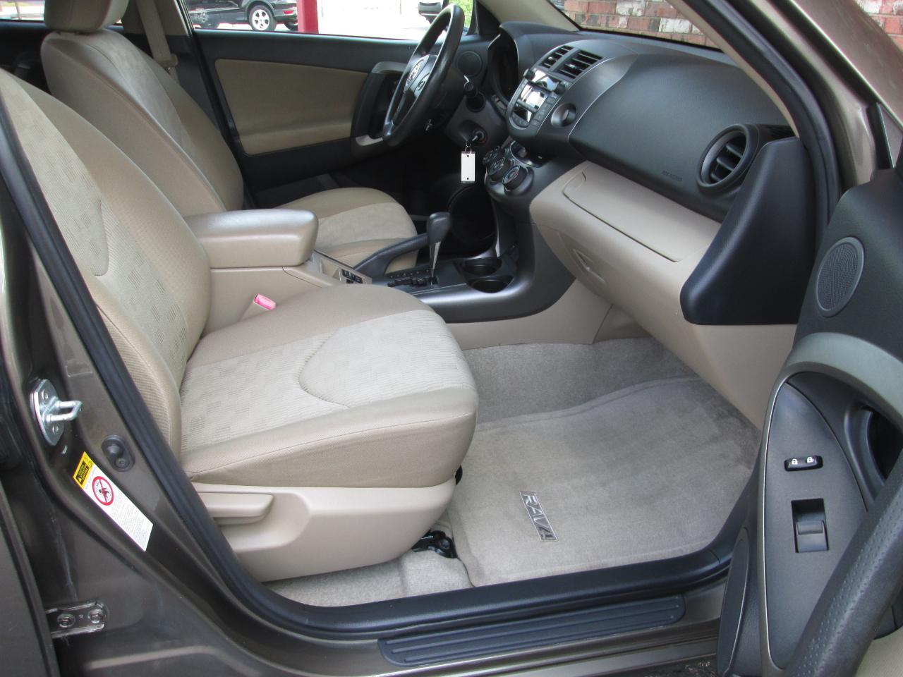 Toyota RAV4 Base I4 4WD with 3rd Row 2009