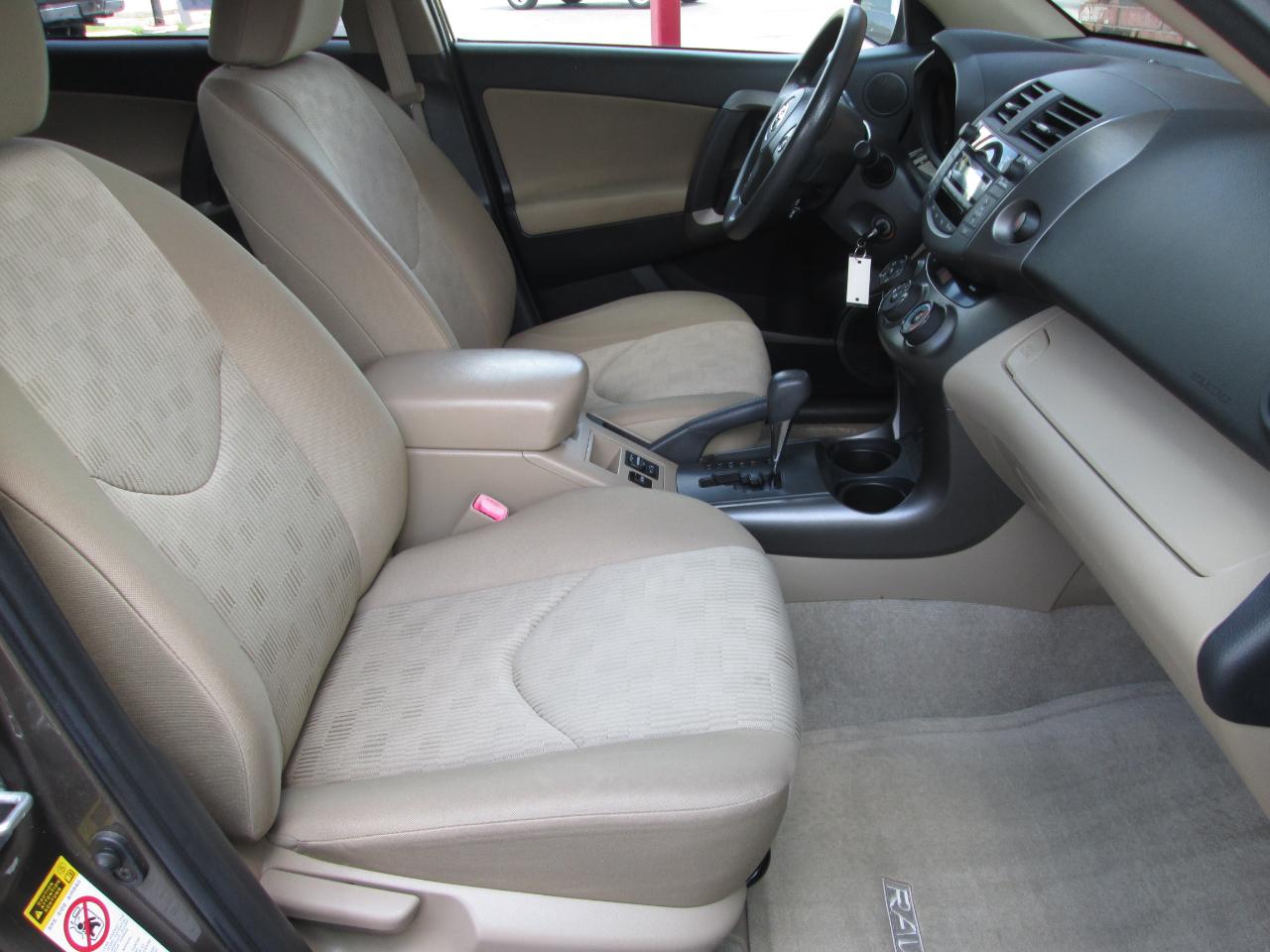 Toyota RAV4 Base I4 4WD with 3rd Row 2009