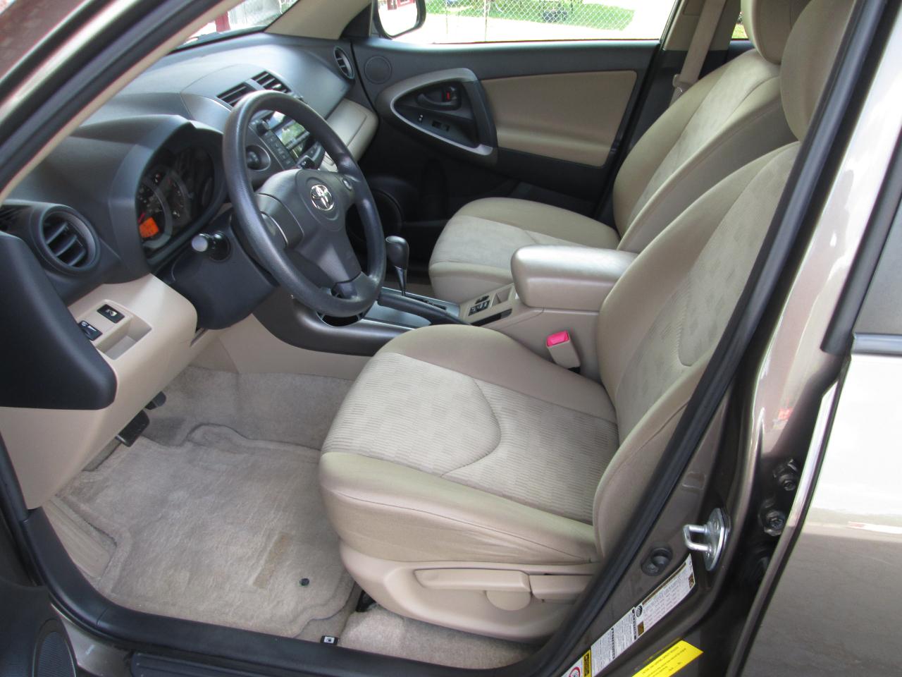 Toyota RAV4 Base I4 4WD with 3rd Row 2009