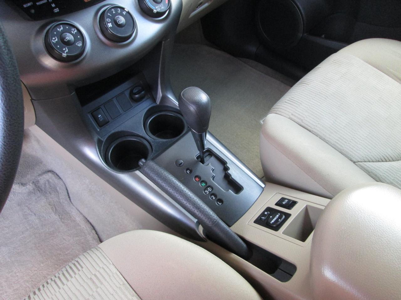 Toyota RAV4 Base I4 4WD with 3rd Row 2009