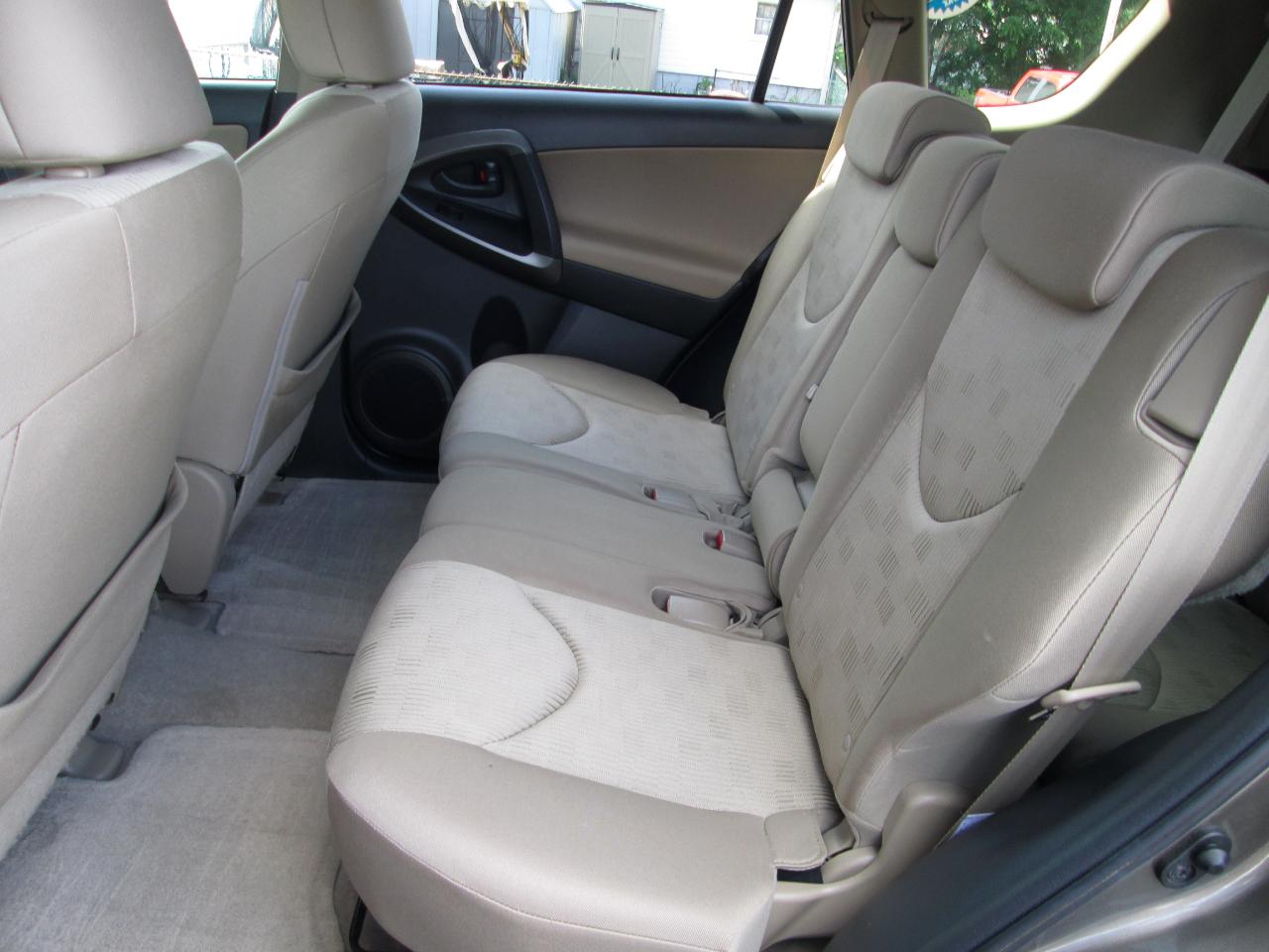 Toyota RAV4 Base I4 4WD with 3rd Row 2009