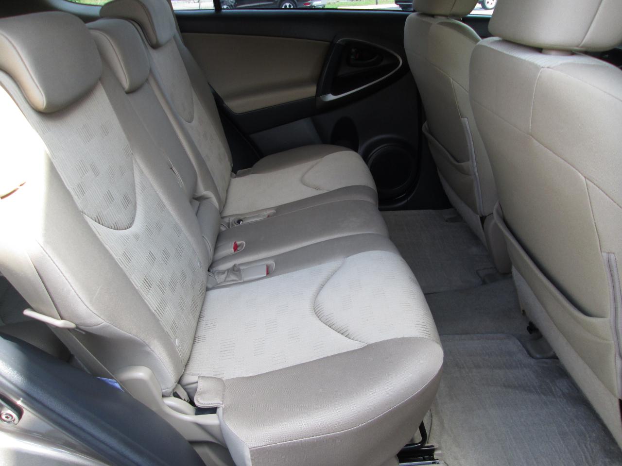 Toyota RAV4 Base I4 4WD with 3rd Row 2009