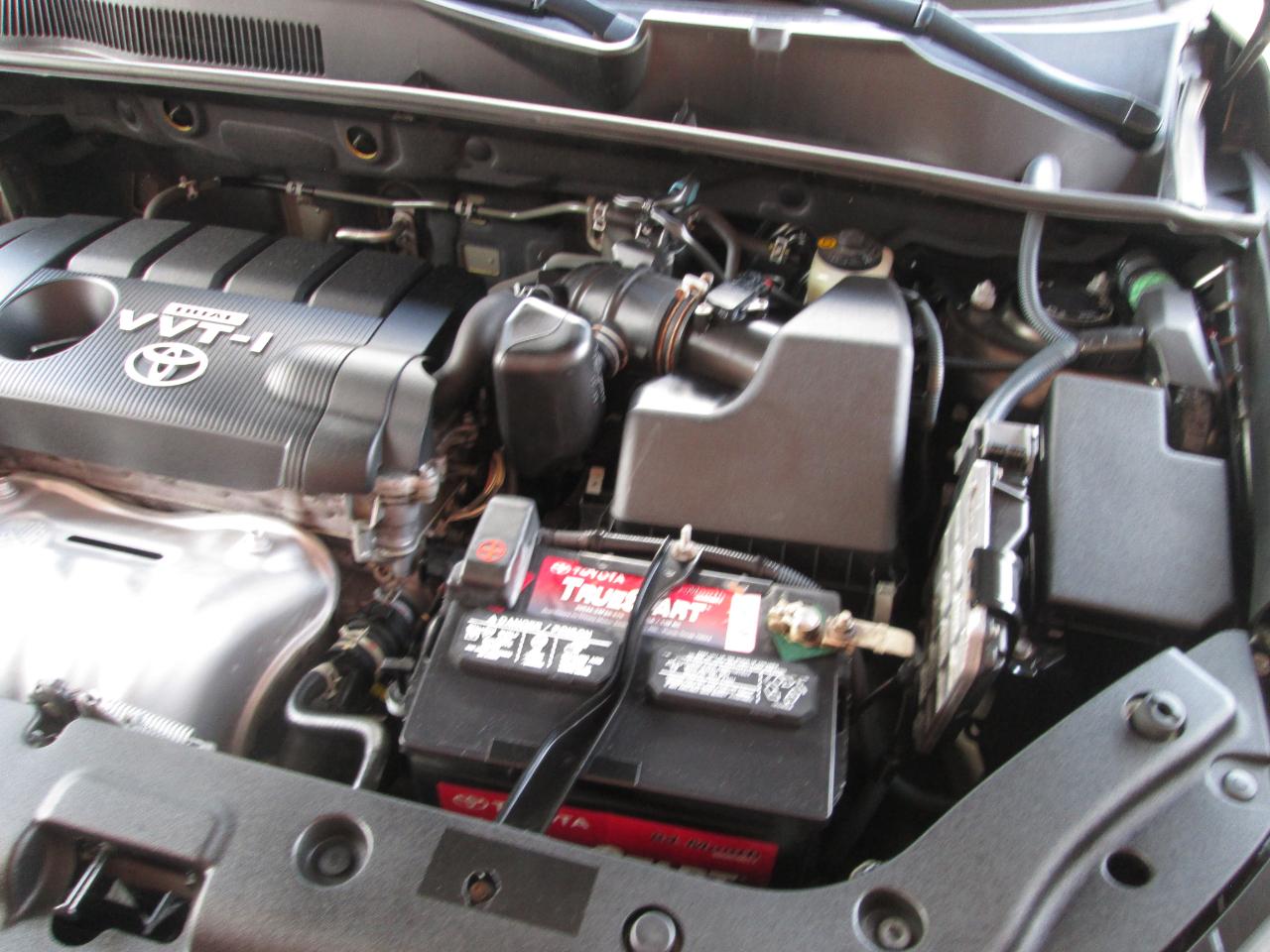Toyota RAV4 Base I4 4WD with 3rd Row 2009