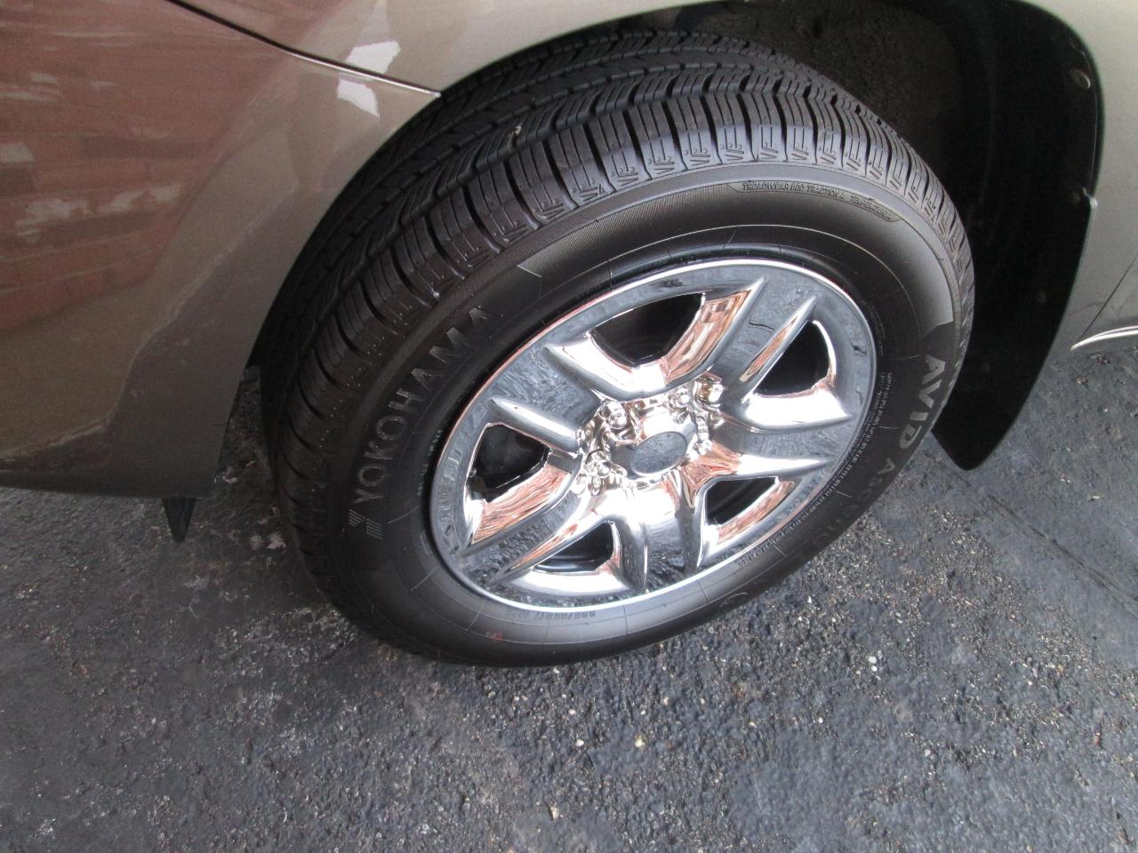 Toyota RAV4 Base I4 4WD with 3rd Row 2009