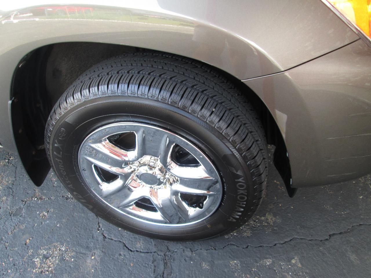 Toyota RAV4 Base I4 4WD with 3rd Row 2009