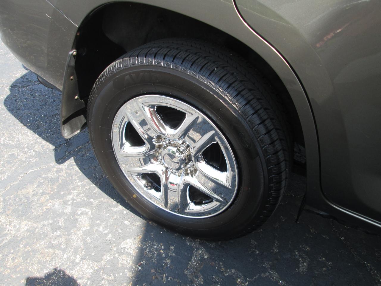 Toyota RAV4 Base I4 4WD with 3rd Row 2009