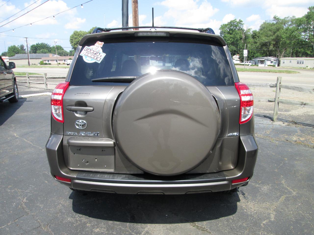 Toyota RAV4 Base I4 4WD with 3rd Row 2009