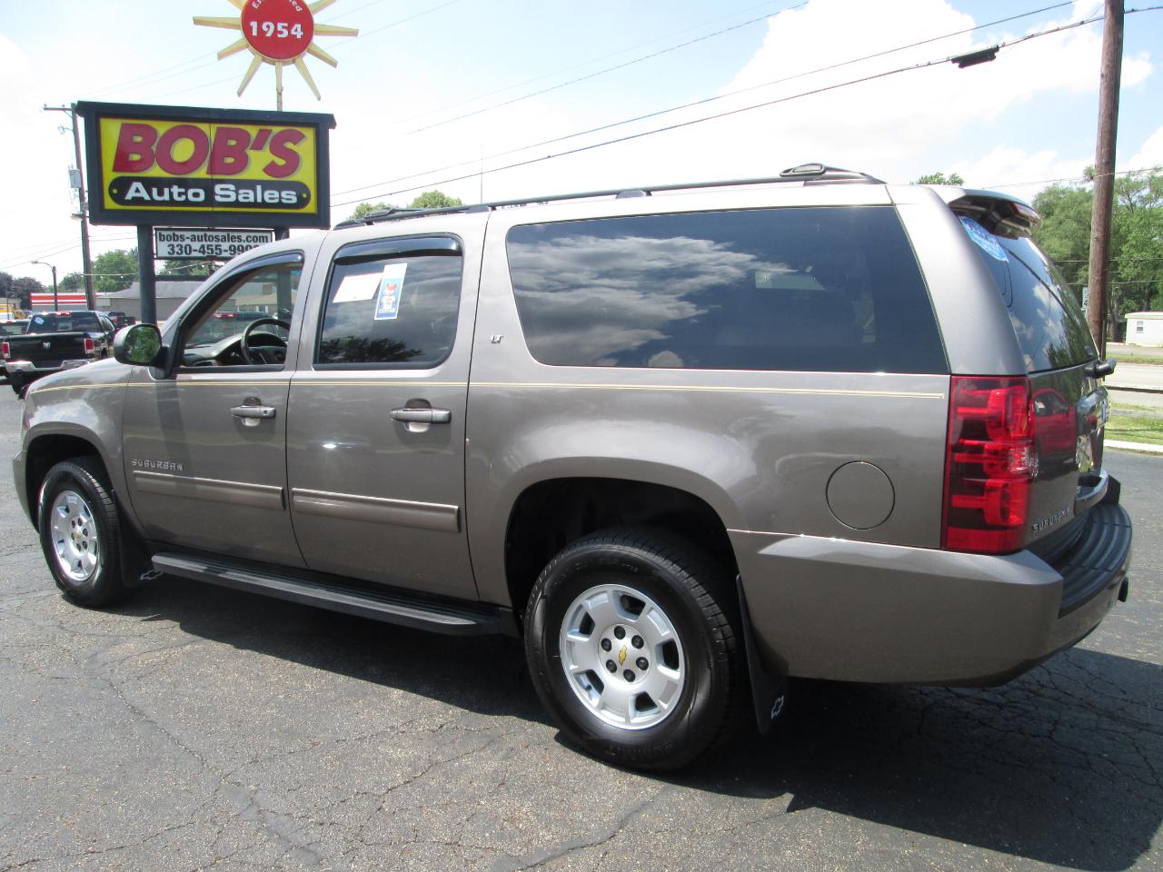 Chevrolet Suburban LT 1500 4WD 2012