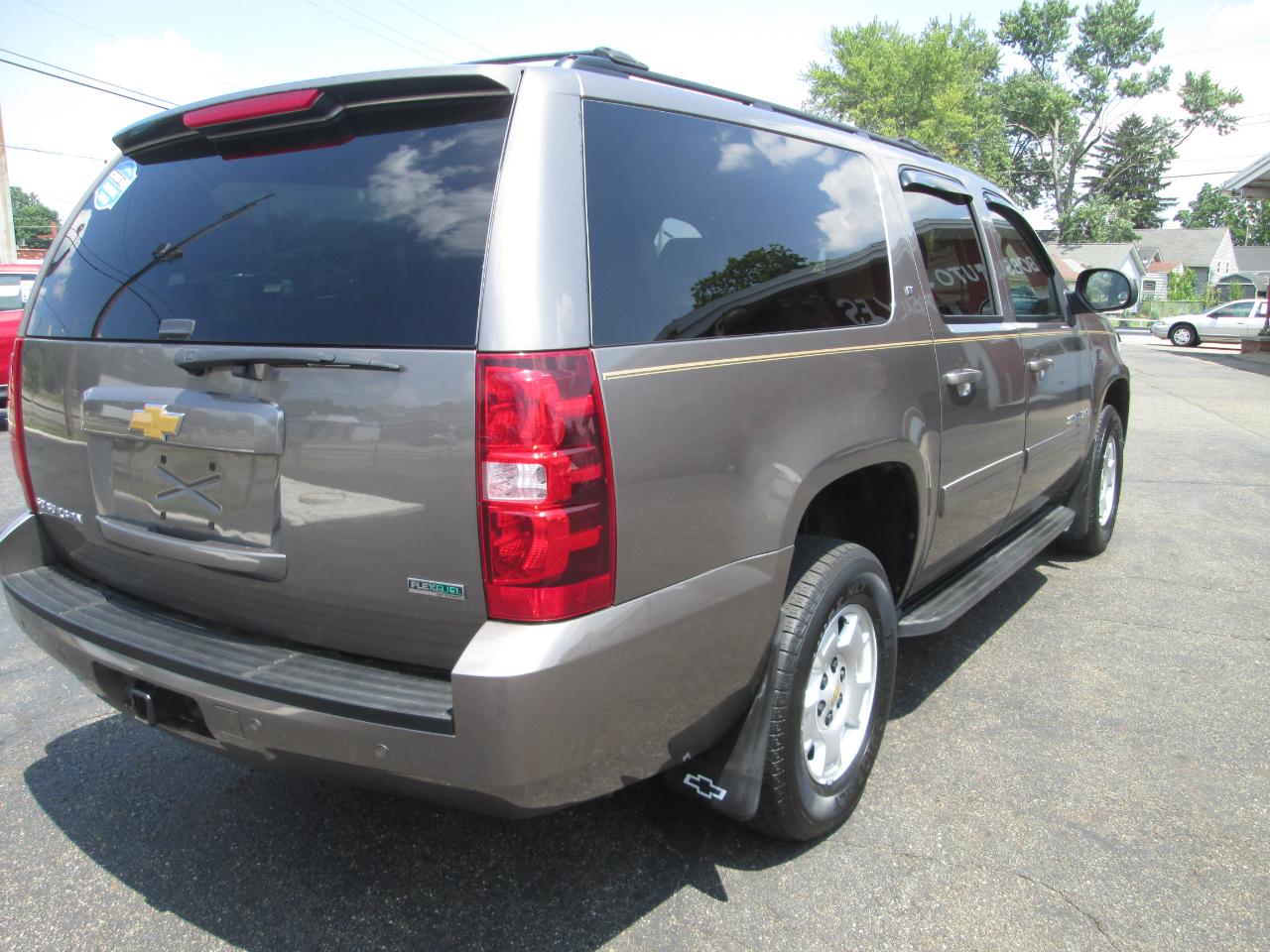 Chevrolet Suburban LT 1500 4WD 2012