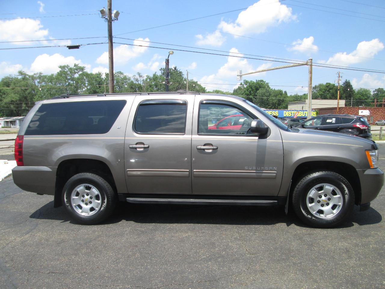 Chevrolet Suburban LT 1500 4WD 2012