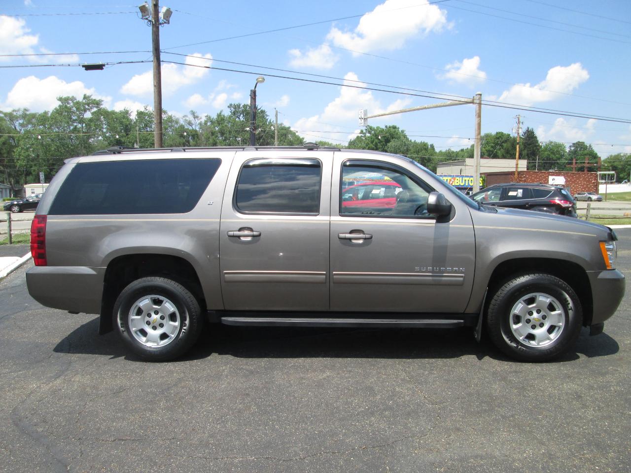 Chevrolet Suburban LT 1500 4WD 2012