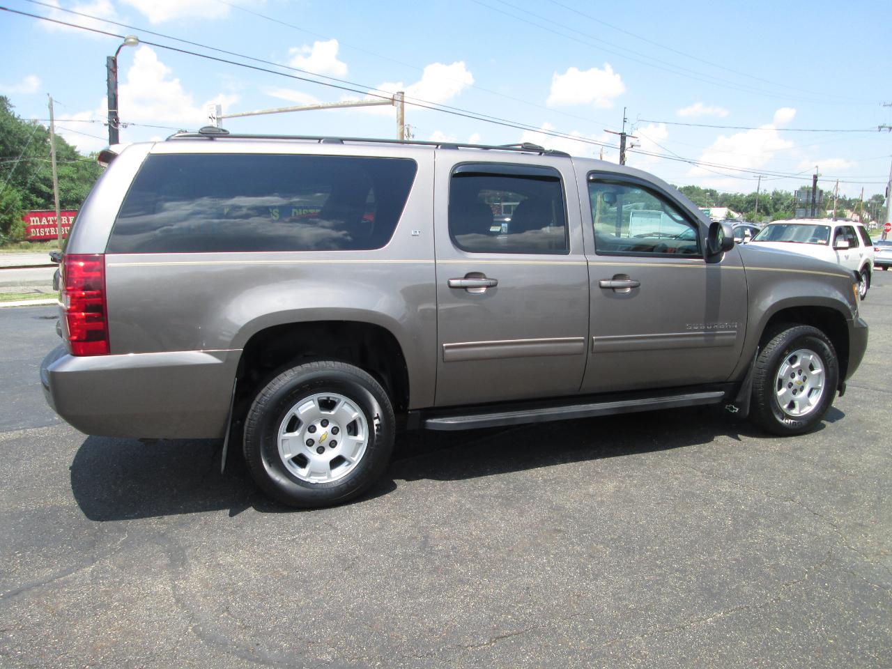 Chevrolet Suburban LT 1500 4WD 2012