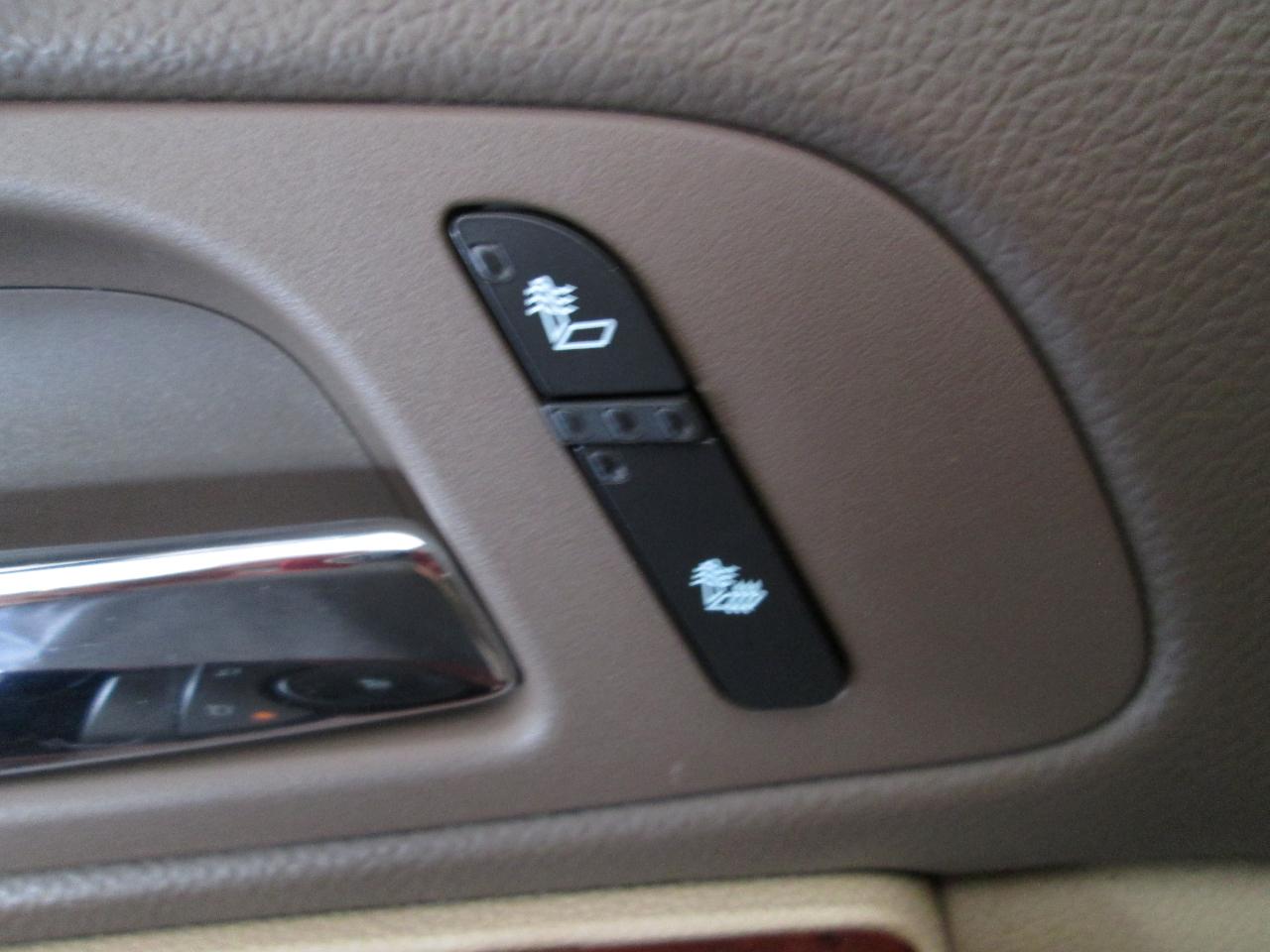 Chevrolet Suburban LT 1500 4WD 2012