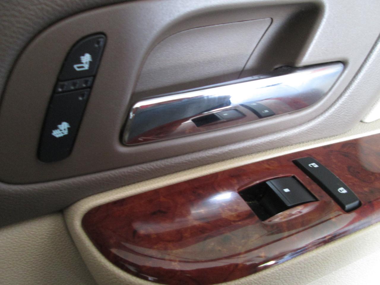Chevrolet Suburban LT 1500 4WD 2012