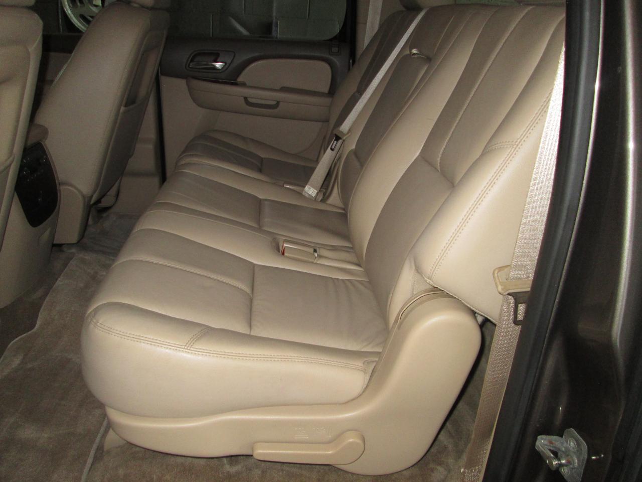 Chevrolet Suburban LT 1500 4WD 2012